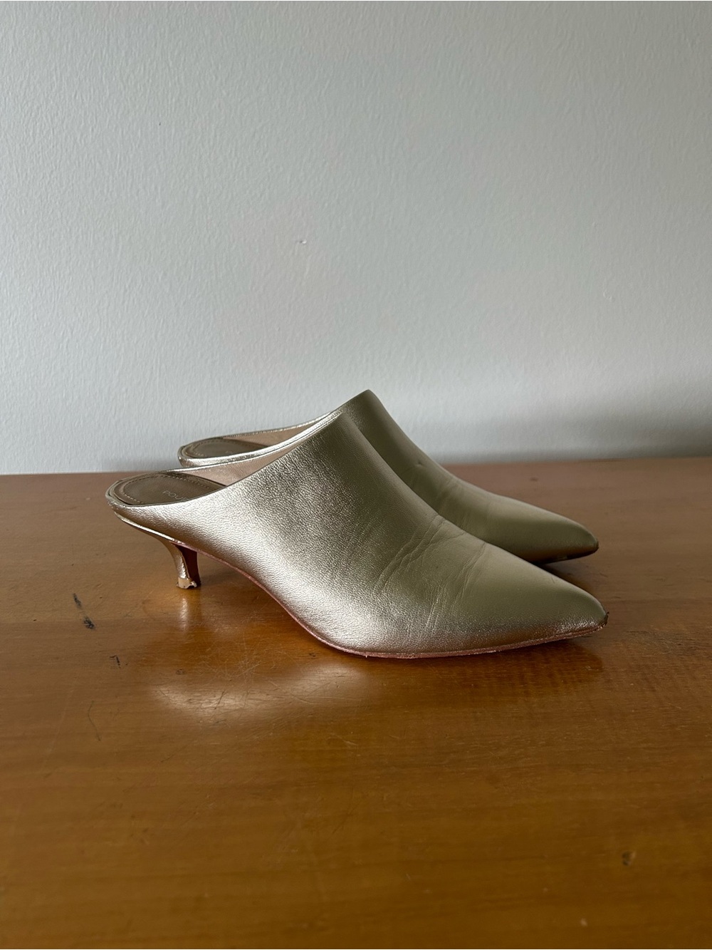 Pour La Victoire Women's Korrine Leather Kitten Heel Mules Champagne Gold Sz 7